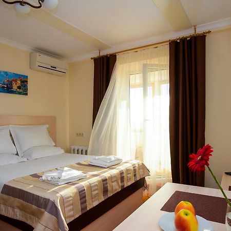 Aparthotel On Klinichna St. Киев Екстериор снимка