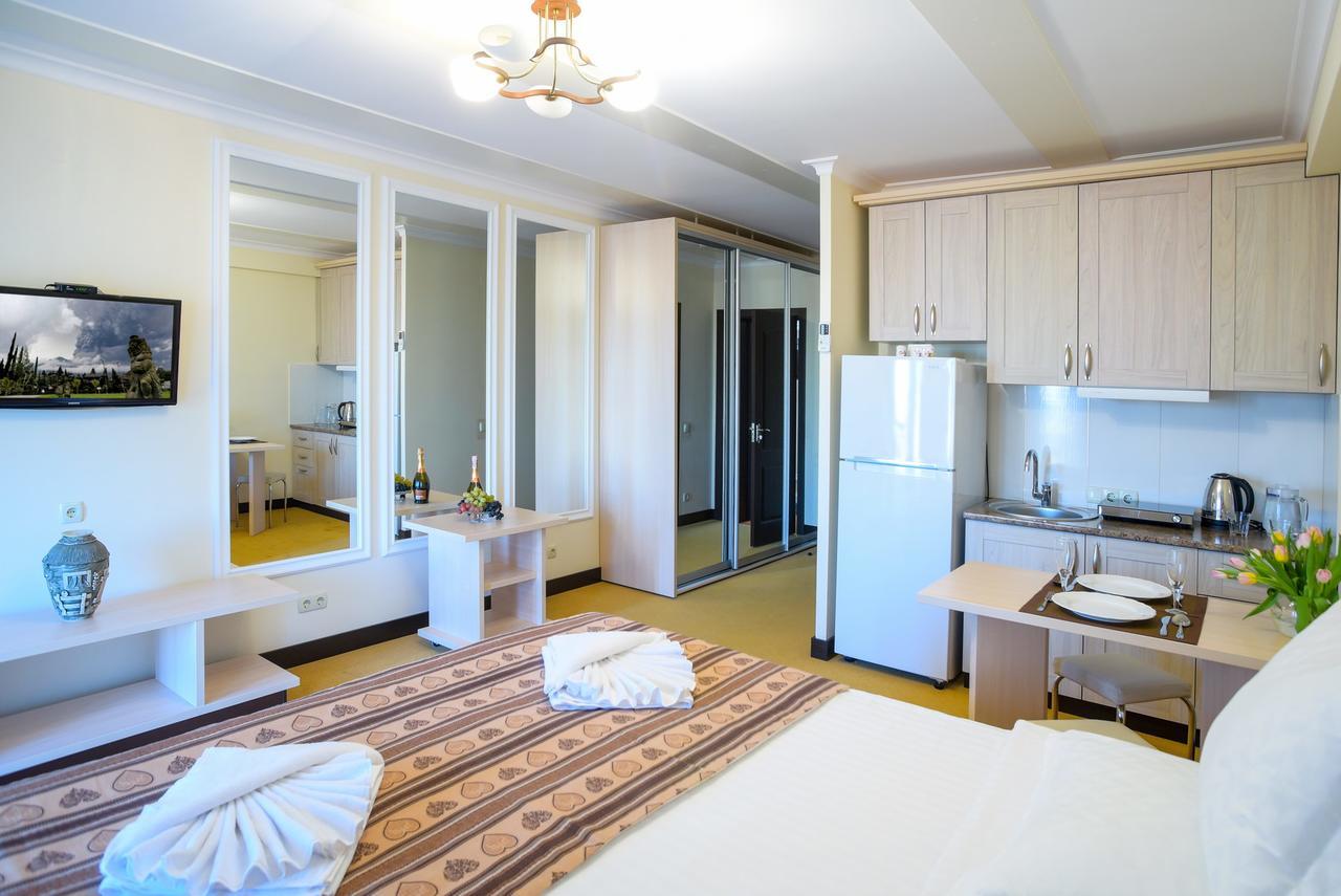 Aparthotel On Klinichna St. Киев Екстериор снимка