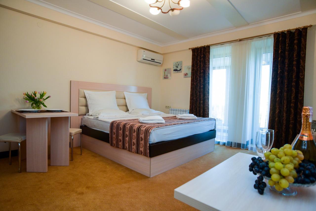 Aparthotel On Klinichna St. Киев Екстериор снимка