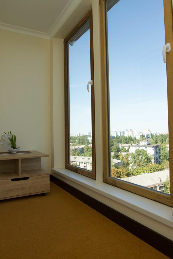 Aparthotel On Klinichna St. Киев Екстериор снимка