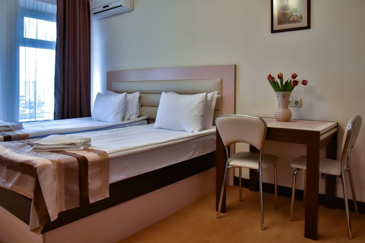Aparthotel On Klinichna St. Киев Екстериор снимка