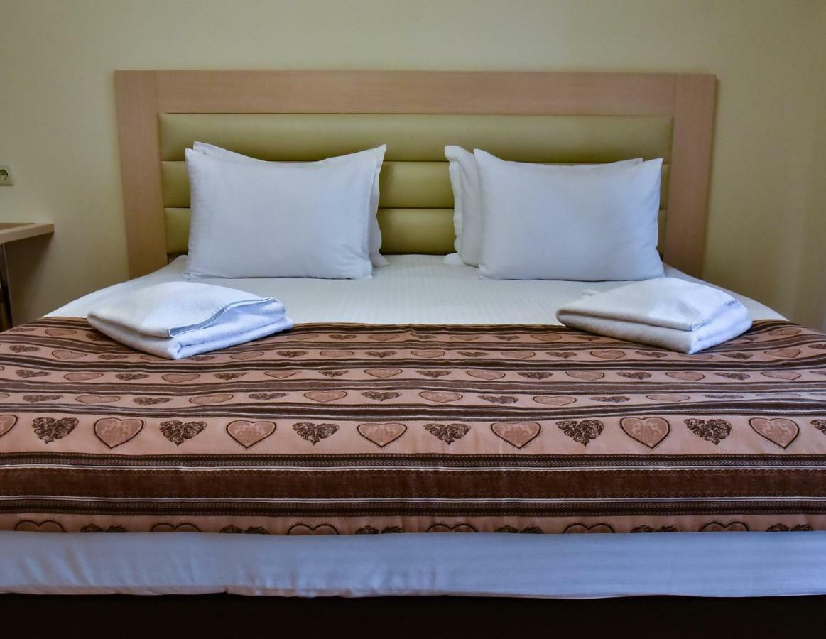 Aparthotel On Klinichna St. Киев Екстериор снимка