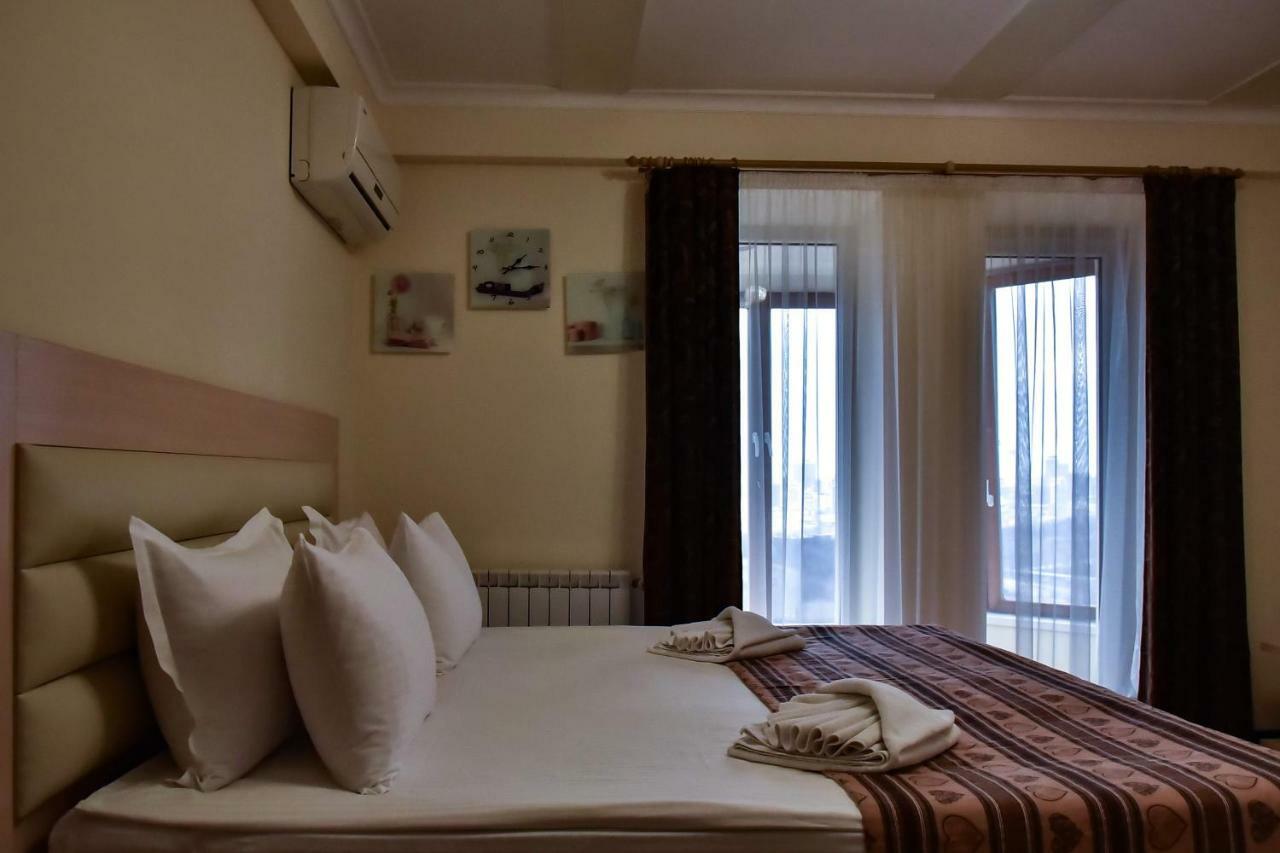 Aparthotel On Klinichna St. Киев Екстериор снимка