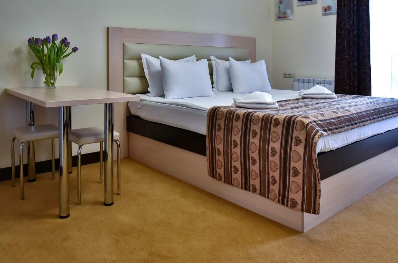 Aparthotel On Klinichna St. Киев Екстериор снимка